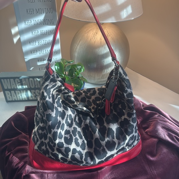 COACH bag. Pre-owned red/print - Picture 2 of 7